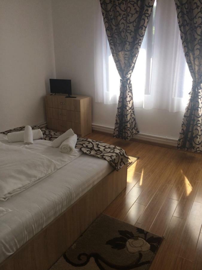 Hotel M Dey Vişeu de Sus Zewnętrze zdjęcie